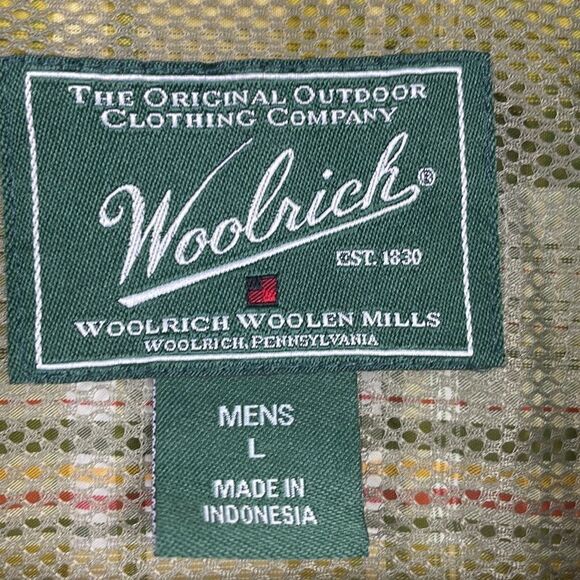 Woolrich. Men's short sleeve button down plaid outdoor/fishing shirt. L - Picture 6 of 8